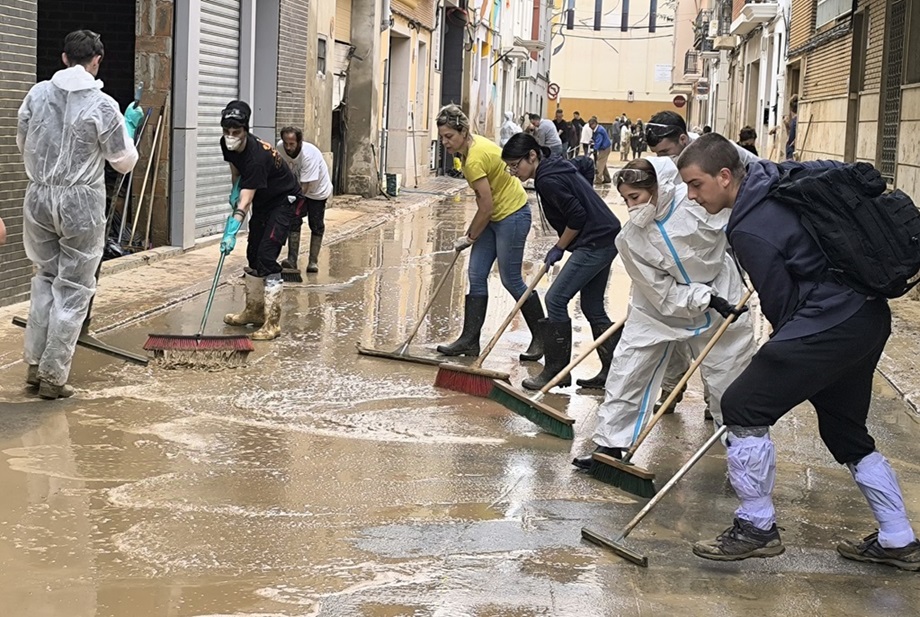 VOLUNTARIOS Y VOLUNTARIAS