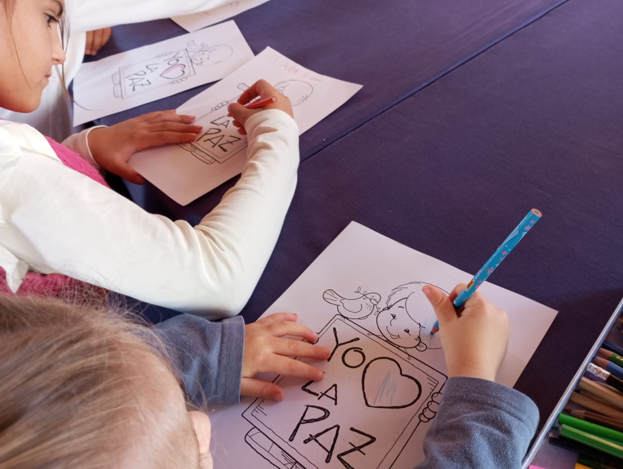 Preparando mensajes y dibujos de paz